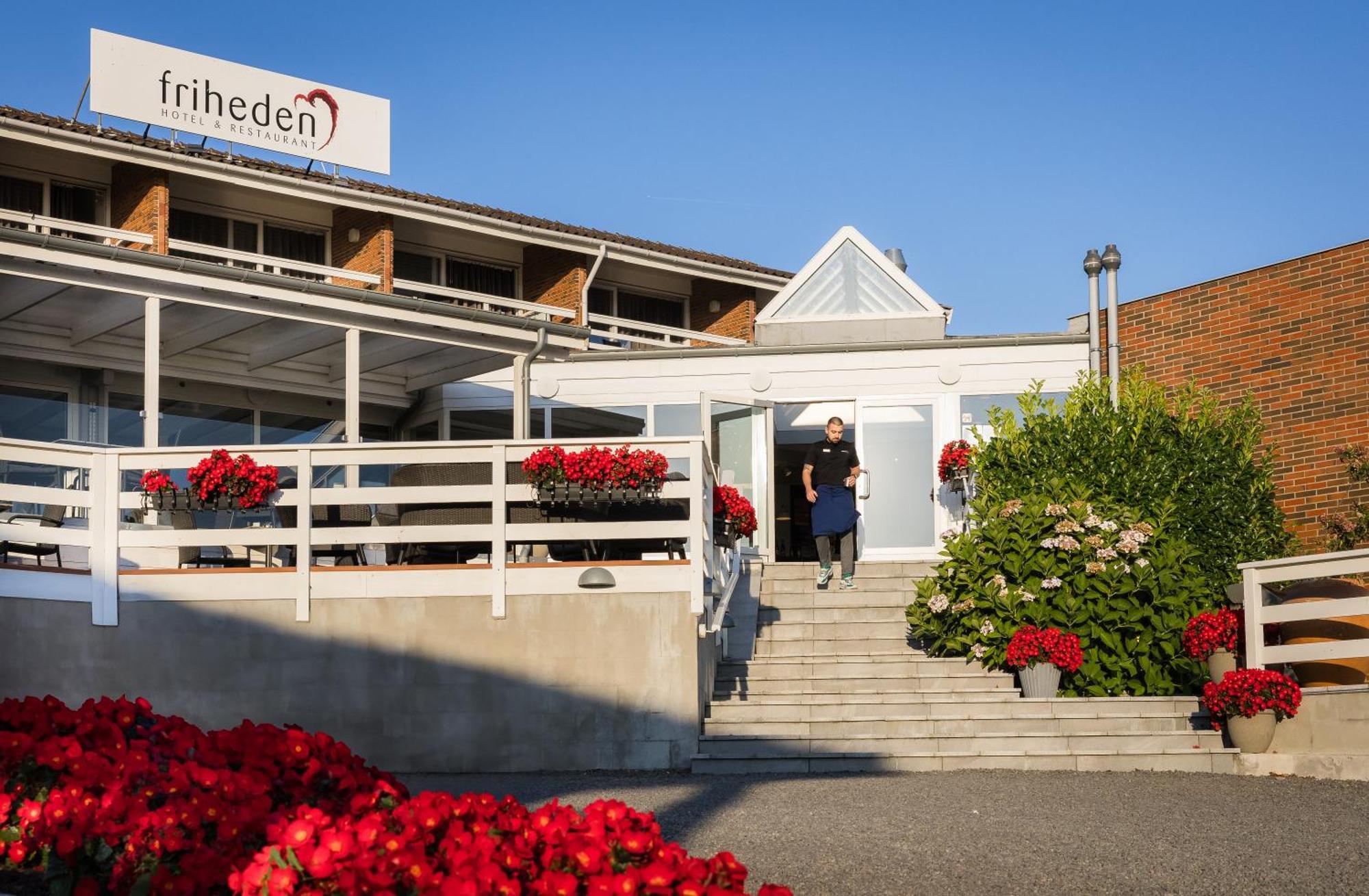 אלינגה Hotel Friheden מראה חיצוני תמונה